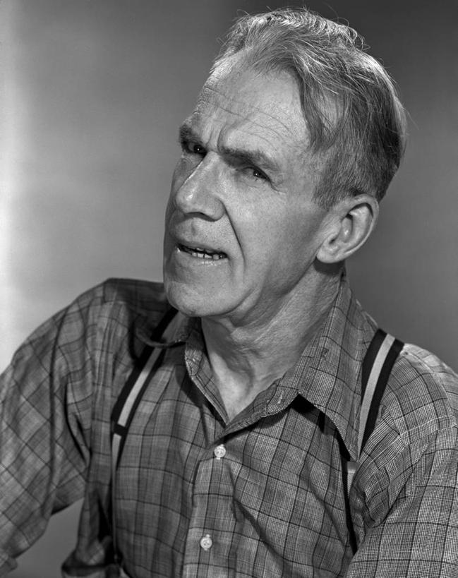 成年人,脸,头,嘴,脸颊,前额,头发,一个人,竖图,黑白,正面,衬衫,美国,仅一个男性,古典,休闲装,肩膀,张嘴,个性,皱眉头,人体,摄影,背带,悲伤,伤心,难过,肖像,张大嘴巴,悲哀,哀痛,悲戚,悲痛,猜疑,男人,头部,口,口腔,脸部,脸蛋,面部,嘴巴,嘴唇,张开嘴,影棚拍摄,短发