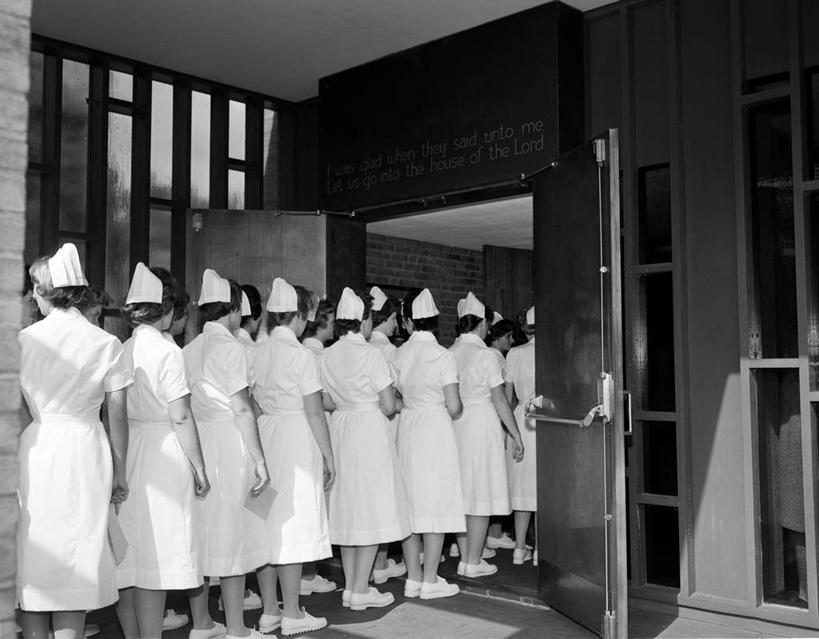 成年人,护士,站,横图,黑白,室内,白天,制服,重复,门,美国,一排,整齐,排列,打开,摄影,英文字母,基督教,开启,队列,合伙,一致,女人