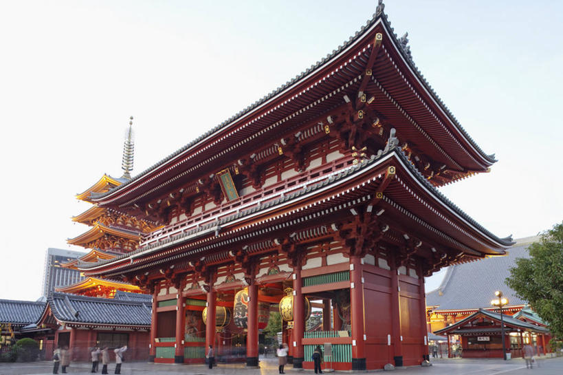 横图,室外,白天,旅游,度假,城市,建筑,东京,日本,行人,游客,游人,日本文化,灯笼,屋檐,关东地区,首都,历史,路人,旅客,摄影,宗教,佛教,本州,浅草观音寺,浅草,灵性,过客,彩图