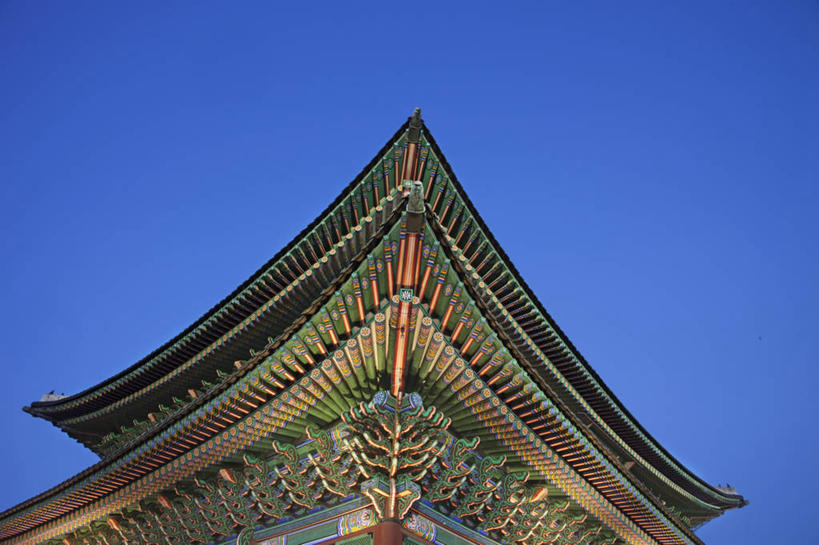 无人,宫殿,横图,室外,夜晚,仰视,旅游,建筑,景福宫,首尔,韩国,装饰,屋顶,首都,历史,蓝色,地标建筑,摄影,照亮,万里无云,朝鲜半岛,式样,设计,彩图,低角度拍摄,旅行,联合国教科文组织
