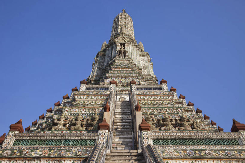 无人,寺庙,横图,室外,白天,仰视,楼梯,建筑,曼谷,泰国,首都,宝塔,佛塔,地标建筑,摄影,宗教,佛教,宗教建筑,泰国文化,万里无云,郑王庙,灵性,式样,设计,彩图,低角度拍摄