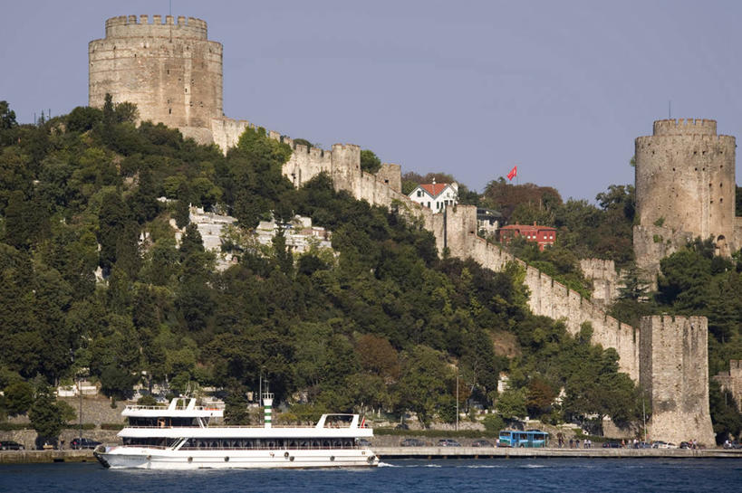 无人,码头,横图,室外,白天,水,港口,建筑,船,欧洲,城堡,历史,树,地标建筑,运输,摄影,保护,要塞,伊斯坦布尔,海峡,博斯普鲁斯海峡,彩图,摆渡口,埠头,渡口,渡头,港湾,海港,货运码头,口岸,商港