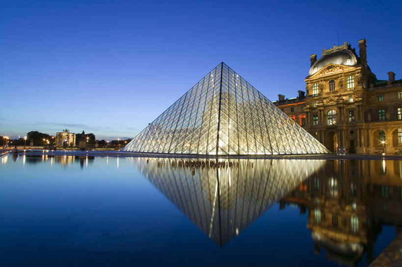 无人,博物馆,码头,横图,室外,日落,水,城市,港口,建筑,法国,巴黎,欧洲,艺术,反射,三角形,池塘,卢浮宫,首都,历史,现代,黄昏,地标建筑,金字塔,摄影,照亮,西欧,地中海文化,法兰西,美术馆,法国文化,巴洛克风格,万里无云,法兰西共和国,方锥形,法兰西第五共和国,罗浮宫博物馆,法兰西岛,法兰西岛大区,彩图,摆渡口,埠头,渡口,渡头,港湾,海港,货运码头,口岸,商港,巴黎省,巴黎市,卢浮宫金字塔,玻璃金字塔