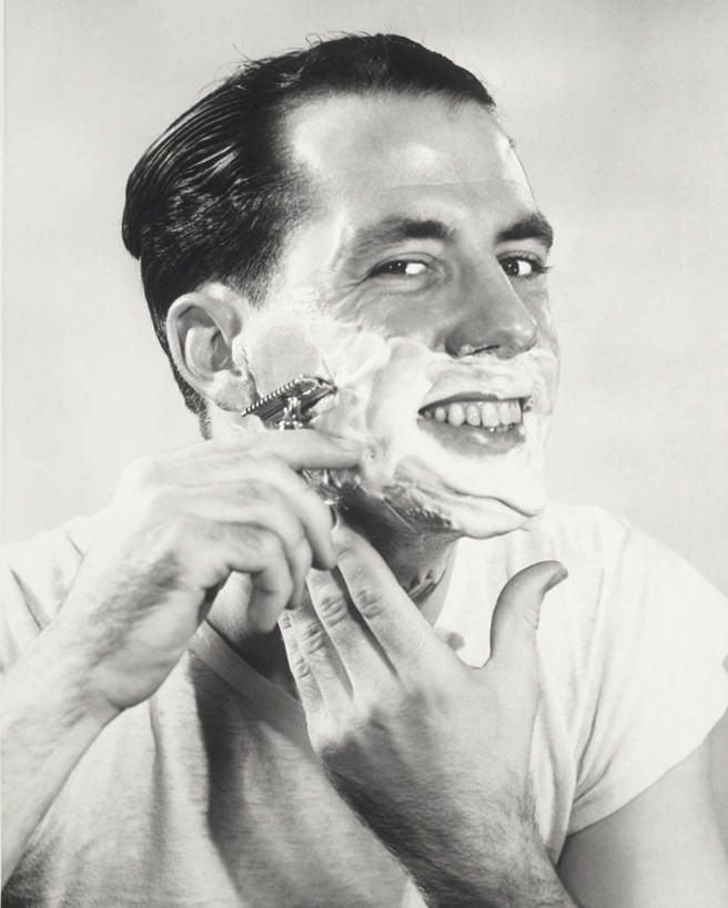 西方人,成年人,脸,头,脸颊,肩,关节,一个人,微笑,竖图,室内,特写,快乐,幸福,欧洲,欧洲人,仅一个男性,仅一个人,剃须刀,设备,肩膀,物品,仅一个年轻男性,一个,清洁,护理,人体,摄影,单个,刮胡刀,剃须膏,专心,剃须,肖像,剃胡子,健康食物,仪容,仪表,男人,男性,年轻男性,白种人,年轻人,头部,脸部,脸蛋,面部,剃刀,彩图,英俊,美人