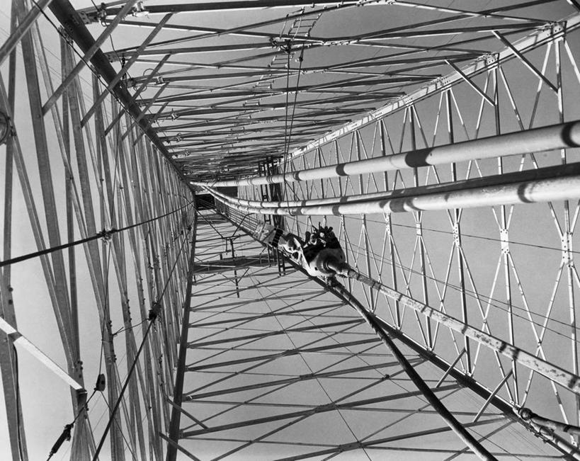 无人,工厂,横图,黑白,室外,白天,仰视,机器,金属,设备,天空,机械,炼油厂,工业,摄影,能源,石油工业,创造力,钻井,钻塔,低角度拍摄,制造厂,钻油机,生产工厂