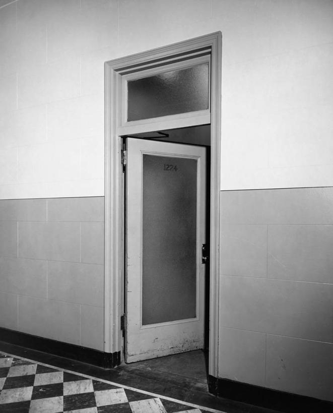 无人,竖图,黑白,室内,门,数字,墙,走廊,门口,打开,摄影,砖地,开启