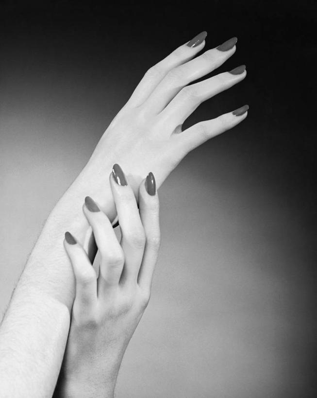 手,一个人,竖图,黑白,室内,特写,指甲油,手指,人体,摄影,部分,优美,苗条,想法