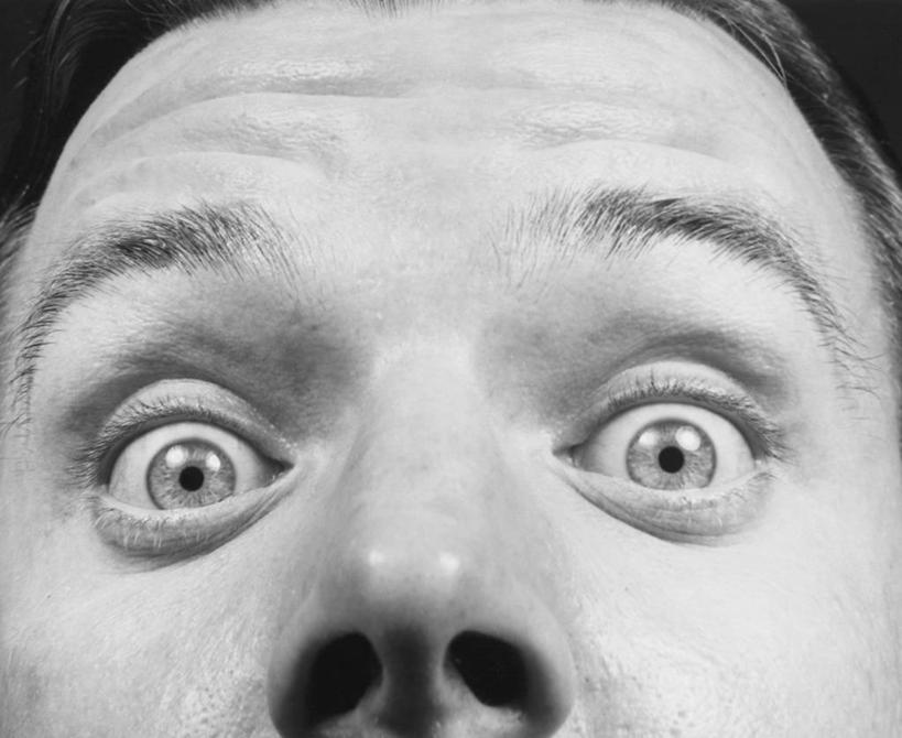 眼睛,鼻子,一个人,横图,黑白,特写,瞳孔,人体,眼部,摄影,惊奇,幽默,疑惑,恐怖,忧虑,肖像,质疑,猜忌,猜疑,震惊,男性,鼻,鼻孔,眼,疑心,怀疑,感知