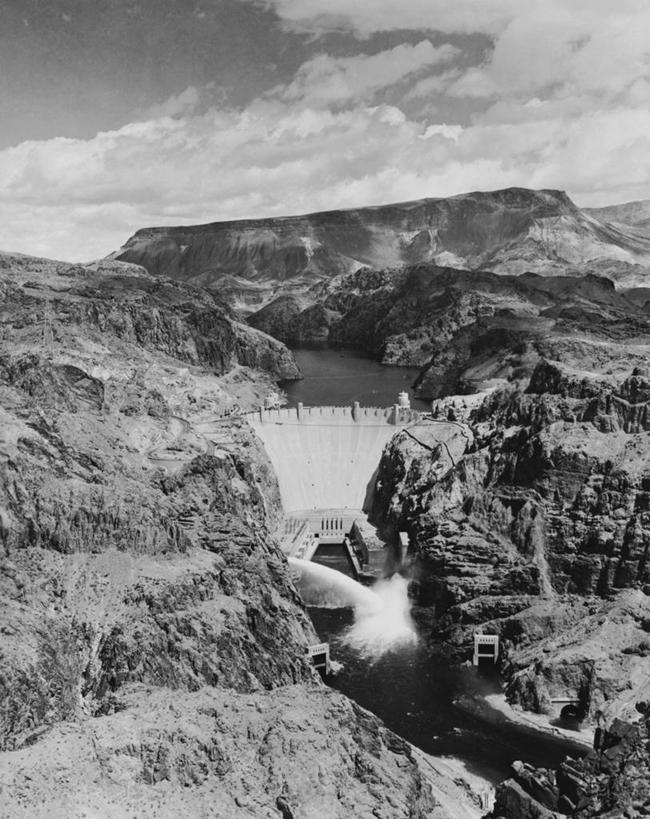 无人,竖图,黑白,室外,白天,技术,河流,山,水,美国,地形,流水,云,水坝,天空,摄影,能源,亚利桑那,北美,胡佛大坝,替代能源,内华达州,水力发电,科罗拉多河