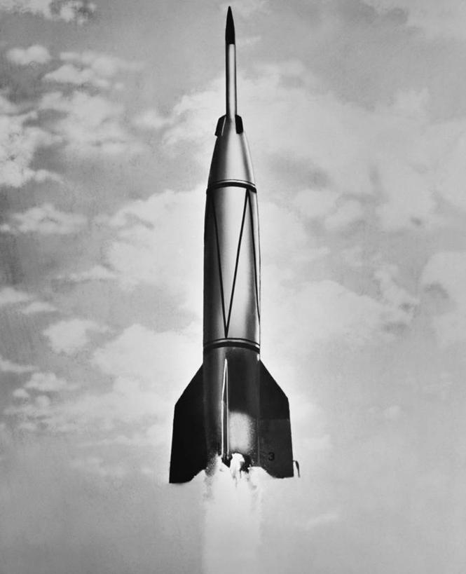 无人,竖图,黑白,室外,白天,仰视,探险,技术,科技,风,科学,太空,火焰,云,飞,天空,角度,摄影,迅速,飞行器,太空旅行器,冒险,低角度拍摄,旅行,航天任务,空间探索