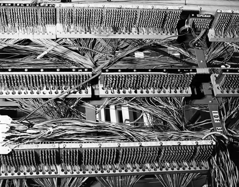 无人,横图,俯视,黑白,室内,环绕,缠绕,摄影,电,纠缠,高角度拍摄,电力线