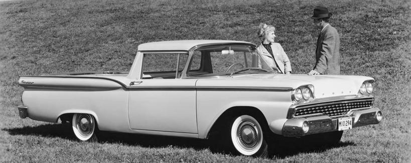 两个人,横图,全景,黑白,室外,白天,汽车,朦胧,模糊,古典,车,交通工具,运输,摄影,停止,载具,老爷车,暂停,停滞,半身,皮卡车