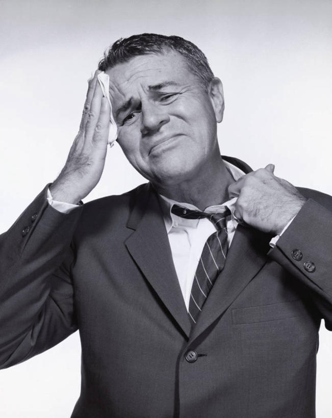 西方人,成年人,中年人,老年人,头,前额,手,一个人,病人,竖图,室内,欧洲,欧洲人,仅一个男性,仅一个人,仅一个中年男性,擦,正装,手帕,热,托腮,注视,观察,看,生病,人体,摄影,观看,察看,疾病,关注,问题,发热,汗液,老年男性,男人,男性,中年男性,白种人,头部,半身,彩图