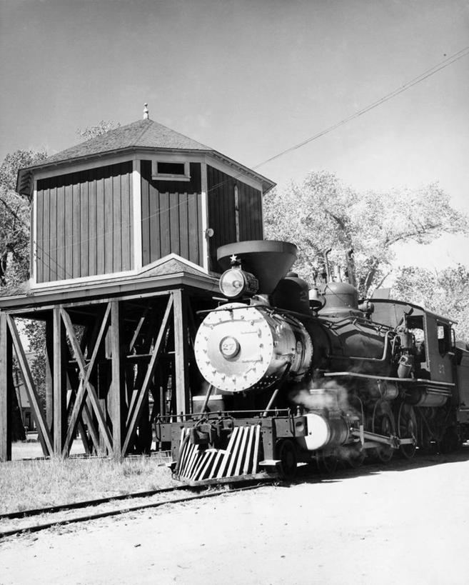 无人,竖图,黑白,室外,白天,建筑,路,铁路,火车,蒸汽,轨道,公共交通,交通,铁轨,古典,树,天空,发动机,运输,摄影,建造,停止,机车,暂停,停滞,维吉尼亚,蒸汽机车