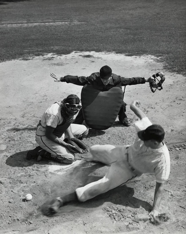 西方人,成年人,三个人,人群,同事,运动员,棒球运动员,运动场,举,竖图,俯视,室外,白天,成功,运动,合作,团队,集体,信心,竞争,棒球,欧洲,欧洲人,裁判,垒,伸展,弯腰,滑,棒球场,棒球帽,棒球手套,球场,竞技运动,接球手,俯身,场地,队伍,手势,托,鸭舌帽,决定,力量,伸手,人体,角度,摄影,护胸,领导,住房,成就,棒球服,决心,合伙,领袖,得分,技能,男人,年轻男性,白种人,年轻人,手臂,体育运动员,运动选手,跪着,举起,举手,举着,向上举,向上伸,向上托,张开手臂,彩图,高角度拍摄,本垒,打手势