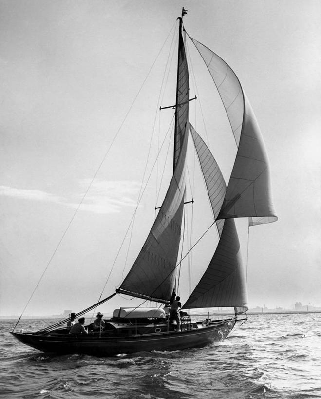 帆船,成年人,四个人,人群,坐,竖图,黑白,室外,白天,锻炼,快乐,比赛,运动,竞争,海洋,水,风,船,朦胧,模糊,竞技运动,娱乐,交通工具,波浪,休闲,帆,运输,摄影,航海,迅速,体育运动,载具,决心,体育,男人,彩图,健身