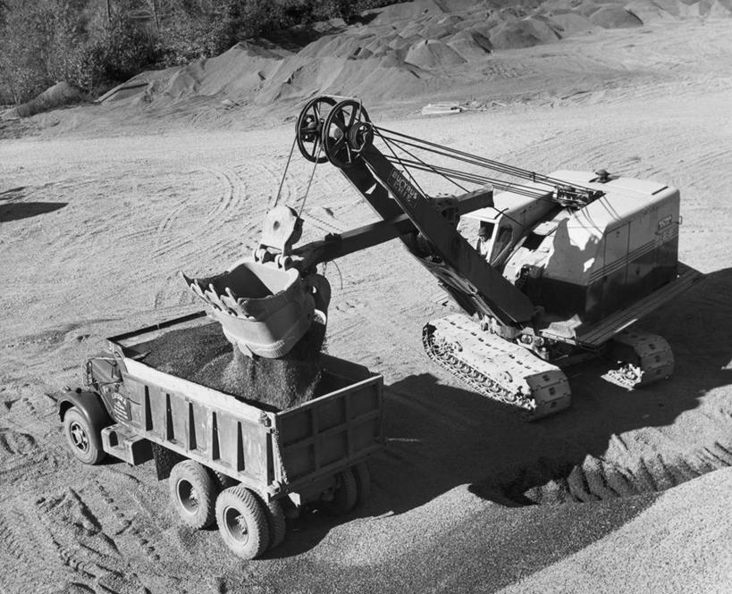 无人,横图,俯视,黑白,室外,白天,采矿业,技术,建筑,汽车,阴影,设备,车,施工,建筑工地,交通工具,机械,运输,摄影,挖掘,工程,载具,毁灭,装货,发展,堆土机,工作车,施工车,岩石,高角度拍摄,工业机械