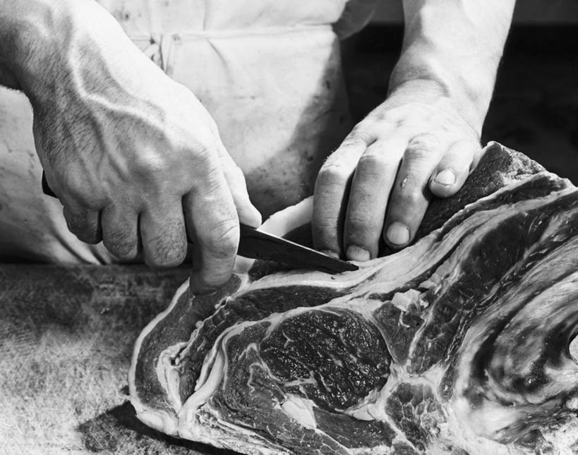 手,一个人,横图,黑白,室内,特写,准备,朦胧,模糊,肉,生食,牛排,饮食,切,人体,摄影,屠夫