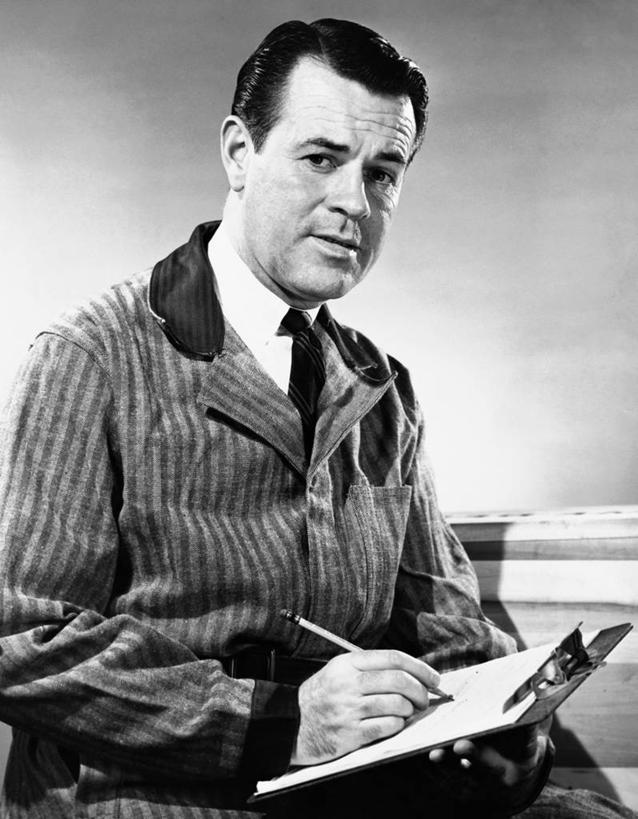 西方人,成年人,中年人,老年人,一个人,商务人士,商务男性,坐,竖图,黑白,室内,衬衫,商务,信心,欧洲,欧洲人,仅一个男性,写,条纹,套装,纸,水笔,摄影,写字板,企业,公司,肖像,商务装,工薪阶层,老年男性,中年男性,白种人,白领,上班族,半身,衬衣