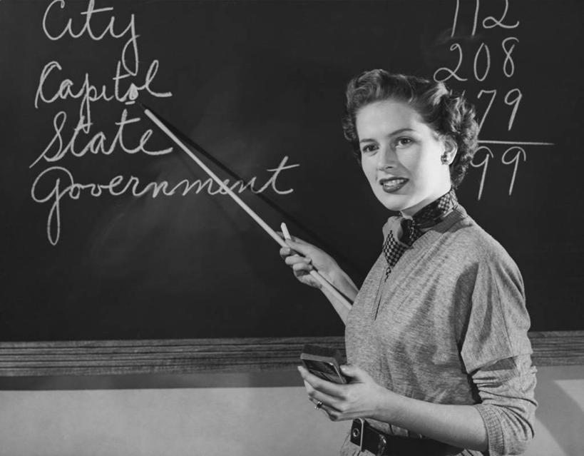 点心,奶酪,西方人,一个人,教师,横图,黑白,室内,智慧,欧洲,欧洲人,指,干酪,起司,食品,芝士,教育,营养,指点,食物,粉笔,黑板,零食,教,乳酪,摄影,英文字母,橡皮擦,乳制品,知识,指向,数学,发酵,技能,女性,白种人,年轻人,半身,奶酪棒,芝士棒,短发