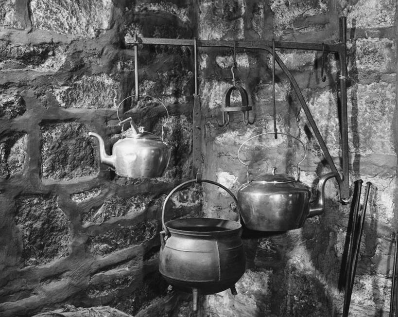 无人,横图,黑白,室内,壁炉,美国,吊挂,悬挂,古典,挂,历史,锅,石墙,钢筋,摄影,吊钩,烧水壶,厨房器具,新泽西,过去