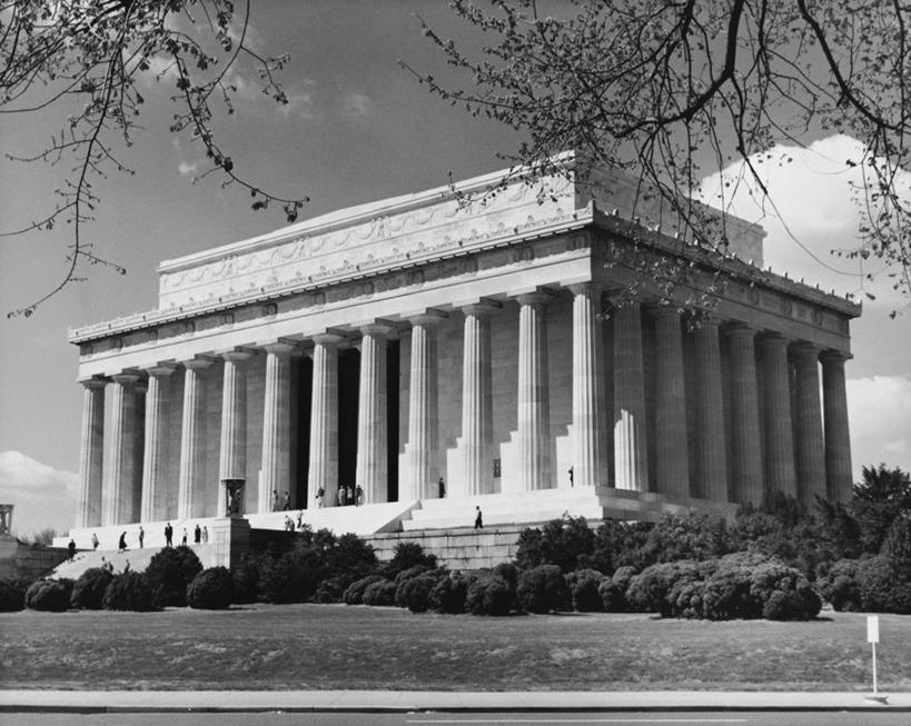 人群,横图,黑白,室外,白天,植物,城市,建筑,美国,朦胧,模糊,柱子,纪念碑,枝,首都,古典,历史,台阶,天空,摄影,纪念,留念,北美,怀念,荣誉,华盛顿特区,林肯纪念碑,柱廊,国家纪念碑,过去