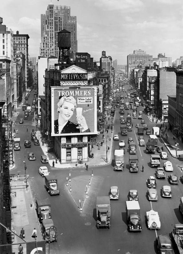 无人,竖图,俯视,黑白,室外,白天,度假,美景,城市风光,城市,道路,建筑,街道,路,路灯,指示牌,公路,汽车,纽约,美国,标志,文字,景观,云,曼哈顿,交通,娱乐,标识,布告栏,车,天空,交通工具,享受,休闲,景色,放松,运输,摄影,北美,载具,市区,纽约州,马路,高角度拍摄,运河街