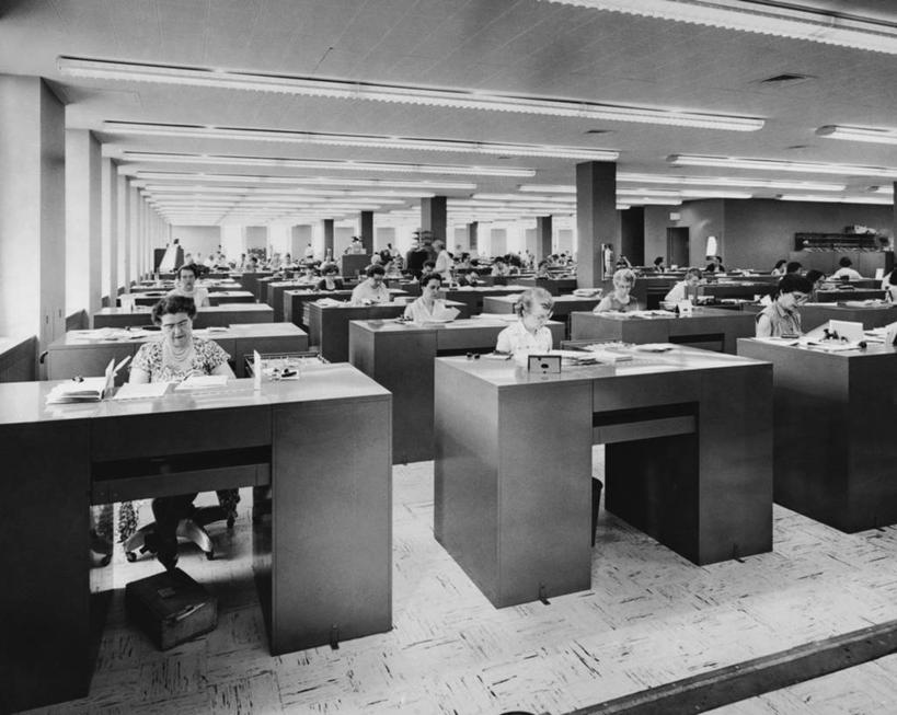 西方人,成年人,人群,商务人士,商务男性,商务女性,办公室,坐,横图,黑白,室内,衬衫,商务,欧洲,欧洲人,套装,图像,书桌,职业,摄影,办公椅,企业,公司,商务装,工薪阶层,发展,荧光灯,男人,女人,白种人,白领,上班族,衬衣