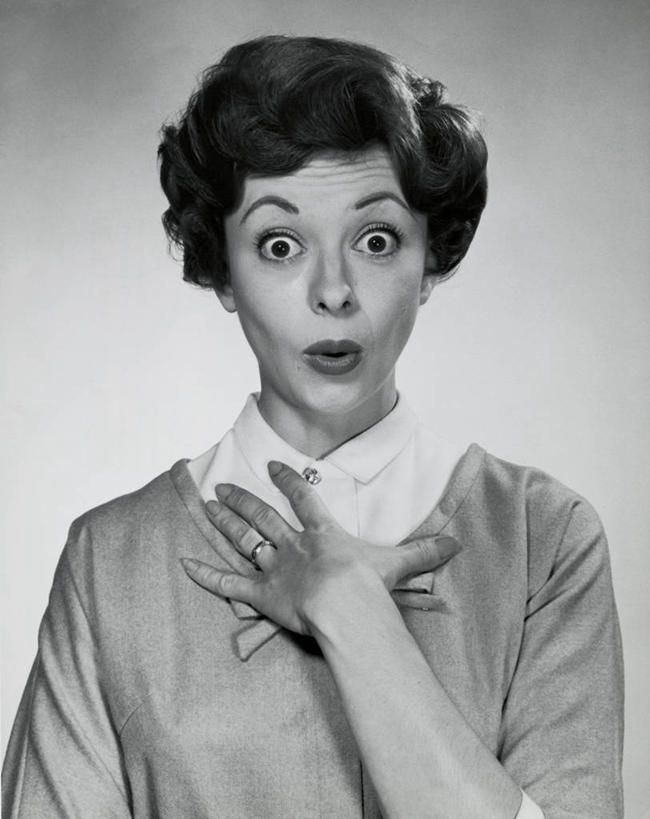 西方人,成年人,脸,头,脸颊,眉毛,肩,关节,头发,一个人,竖图,黑白,室内,特写,欧洲,欧洲人,仅一个年轻女性,仅一个女性,仅一个人,休闲装,肩膀,戒指,人体,摄影,生长,矮,惊奇,疑惑,恐怖,肖像,质疑,猜忌,猜疑,震惊,年轻女性,女人,女性,白种人,年轻人,头部,脸部,脸蛋,面部,疑心,短发,怀疑