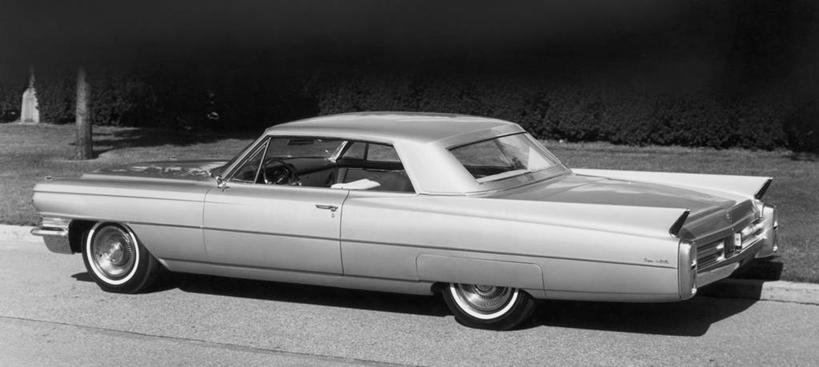 无人,横图,全景,黑白,室外,白天,路,汽车,跑车,古典,车,交通工具,运输,摄影,停止,载具,老爷车,暂停,停滞,卡迪拉克