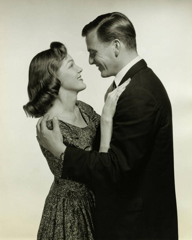 西方人,两个人,竖图,室内,欧洲,欧洲人,浪漫,摄影,男性,女性,白种人,拥抱,彩图,伴侣