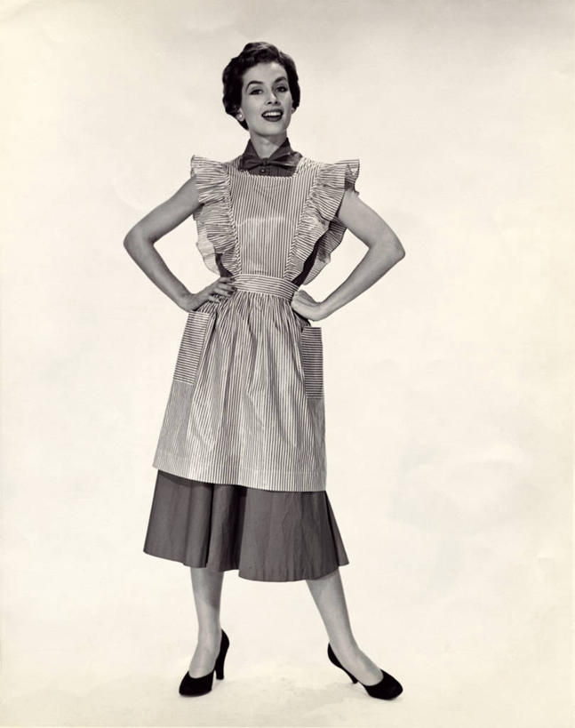 西方人,成年人,老年人,一个人,竖图,室内,家务,时尚,欧洲,欧洲人,仅一个女性,仅一个人,围裙,仅一个中年女性,摄影,女人,女性,中年女性,白种人,彩图