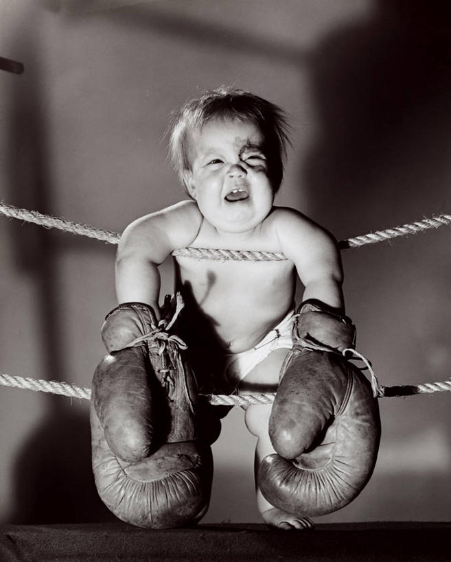 婴儿,儿童,一个人,哭,竖图,室内,纯洁,运动,竞争,拳击,仅一个人,拳击手套,小孩,可爱,摄影,活泼,多样,击败,打斗,宝宝,挑战,纯真,烂漫,无邪,挫败,伶俐,天真,孩子,彩图