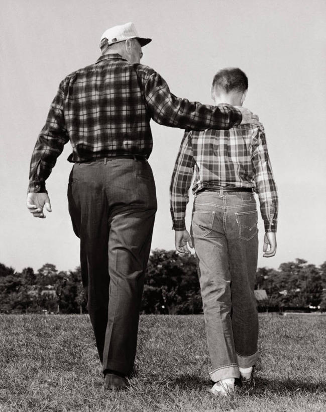 西方人,成年人,两个人,家庭,祖父母,祖父,竖图,室外,白天,欧洲,欧洲人,连接,摄影,男人,男性,白种人,孙子,彩图