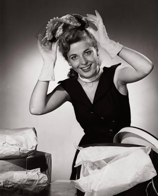 成年人,一个人,竖图,黑白,室内,购物,帽子,仅一个女性,摄影,生活方式,女人,彩图