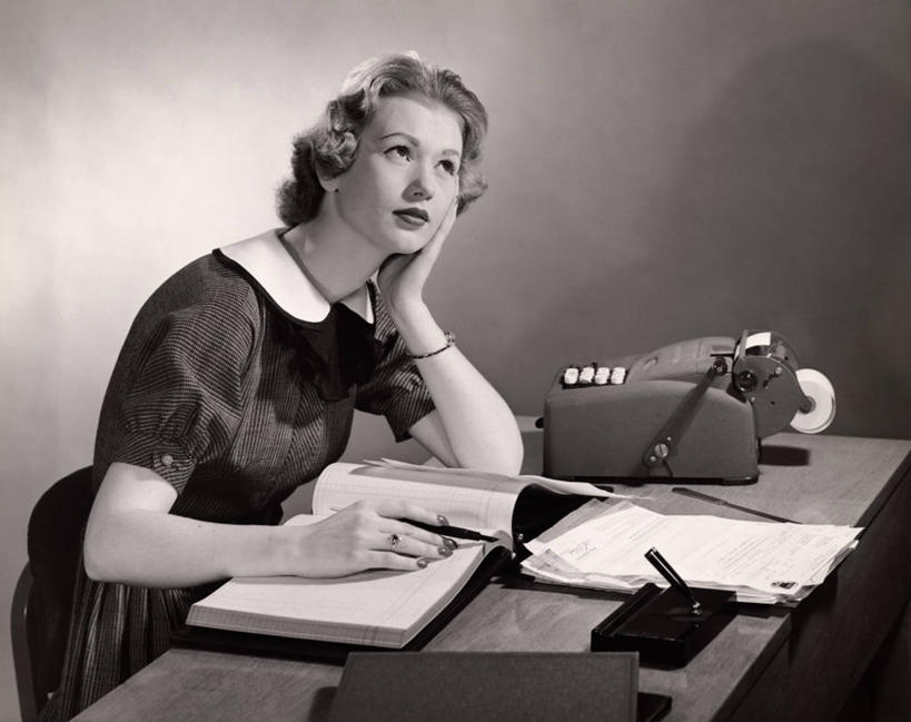 西方人,成年人,一个人,商务人士,商务女性,横图,室内,商务,欧洲,欧洲人,仅一个年轻女性,仅一个女性,仅一个人,套装,书桌,思考,金融,理财,摄影,经济,收银条,商务装,贸易,工薪阶层,厌倦,年轻女性,女人,女性,白种人,年轻人,白领,上班族,彩图,顾问,金融投资顾问,白日梦,会计科目