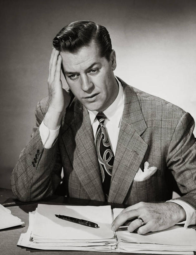 西方人,成年人,老年人,一个人,商务人士,商务男性,坐,竖图,室内,衬衫,商务,欧洲,欧洲人,仅一个男性,仅一个人,仅一个中年男性,套装,书桌,皱眉头,摄影,头痛,商务装,工薪阶层,悲哀,担心,男人,男性,中年男性,白种人,白领,上班族,彩图,衬衣