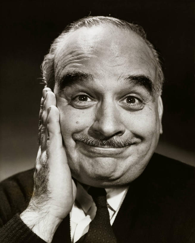 西方人,成年人,老年人,一个人,商务人士,商务男性,微笑,竖图,室内,衬衫,商务,欧洲,欧洲人,仅一个男性,仅一个人,套装,仅一个老年男性,摄影,惊奇,幽默,商务装,工薪阶层,脱发,老年男性,男人,男性,白种人,白领,上班族,彩图,衬衣