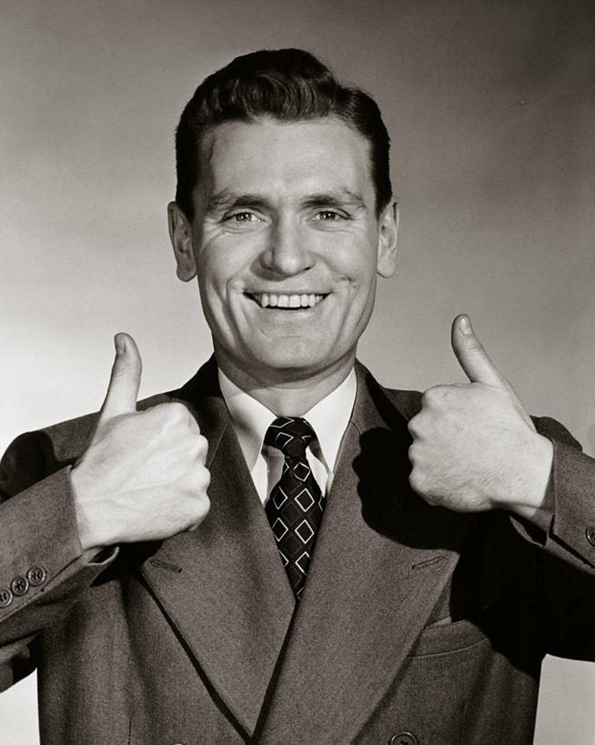 西方人,成年人,老年人,一个人,商务人士,商务男性,微笑,竖图,室内,衬衫,商务,快乐,欣喜若狂,智慧,成功,信心,欧洲,欧洲人,仅一个男性,仅一个人,仅一个中年男性,突出,套装,称赞,表扬,手势,个性,竖,摄影,翘,高,夸奖,优秀,成就,商务装,工薪阶层,好,妙,顺利,出色,超群,杰出,卓越,奇妙,聪明,男人,男性,中年男性,白种人,大拇指,白领,上班族,彩图,衬衣,欢乐,打手势