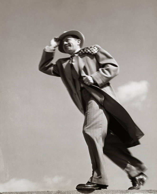 西方人,成年人,一个人,商务人士,商务男性,竖图,室外,白天,衬衫,商务,风,欧洲,欧洲人,仅一个男性,套装,天气,摄影,商务装,工薪阶层,男人,白种人,白领,上班族,彩图,衬衣