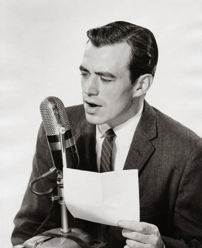 一个人,商务人士,商务男性,竖图,室内,衬衫,商务,通讯,套装,文字,笔记本,收音机,工业,摄影,麦克风,传播,企业,公司,商务装,工薪阶层,男性,白领,上班族,说话,彩图,衬衣