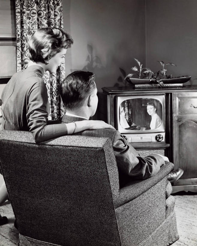 两个人,竖图,室内,摄影,生活方式,起居室,男性,女性,电视机,彩图,伴侣