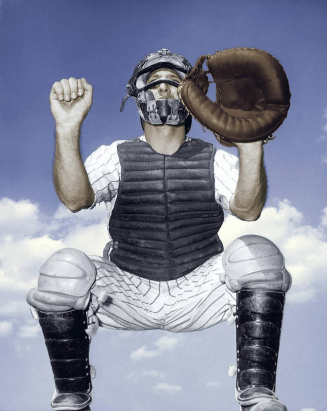 西方人,成年人,一个人,同事,运动员,棒球运动员,蹲,竖图,室外,特写,白天,仰视,运动服,成功,运动,合作,团队,集体,信心,竞争,棒球,欧洲,欧洲人,仅一个男性,朦胧,模糊,棒球手套,云,竞技运动,接球手,队伍,天空,车队,护膝,力量,人体,角度,摄影,保护,护胸,领导,成就,面罩,棒球服,决心,合伙,领袖,技能,男人,白种人,拳头,体育运动员,运动选手,彩图,低角度拍摄