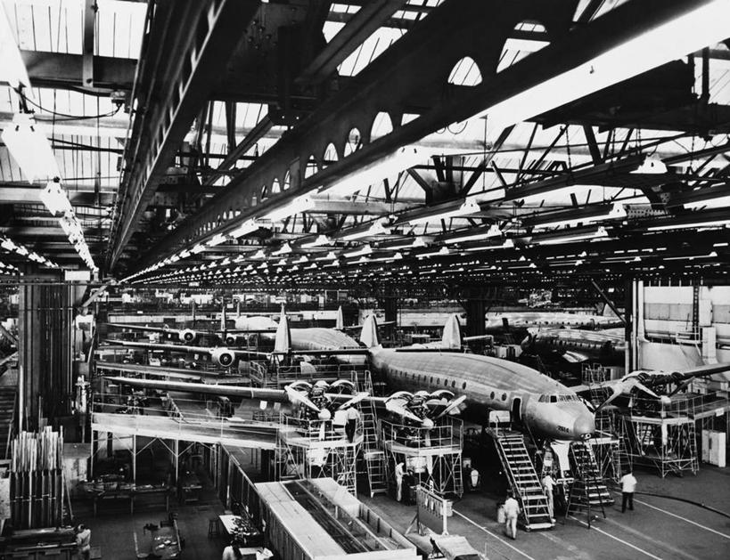 人群,工厂,横图,俯视,黑白,室内,商务,生产线,技术,风,飞机,美国,朦胧,模糊,工作,金属,高处,北,职业,工业,运输,角度,摄影,星座,停止,制造,飞行器,北美,加利福尼亚,暂停,停滞,高角度拍摄,旅行,官位,官职,职位,洛克希德,F-35战斗机