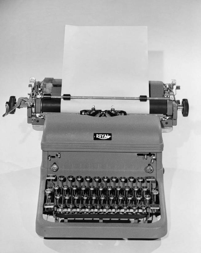 无人,竖图,黑白,室内,特写,留白,商务,静物,文字,纸,古典,摄影,生活方式,英文字母,打字机,信函,大写字母