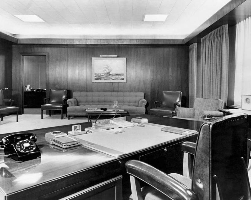 无人,办公室,横图,黑白,室内,绘画,通讯,技术,窗帘,沙发,静物,椅子,吊挂,悬挂,艺术,古典,联系,挂,图像,文化,书桌,工艺品,品味,摄影,生活方式,日记,办公椅,美术,权威,高雅,美学,电话机,座机