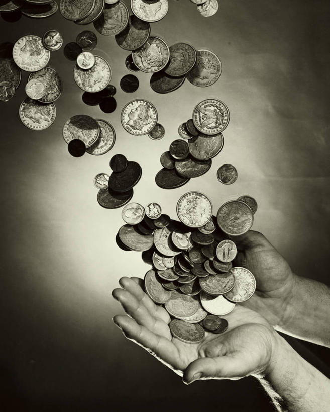 手,一个人,竖图,室内,特写,贪欲,赚钱,钱,美元,消费,一把,倒,丰富,钱币,美金,做,财富,钞票,金融,工业,人体,摄影,流动,落下,经济,部分,接,近景,美圆,流通,纸钞,贸易,货币,现金,硬币,捧着,扔,彩图,5美分硬币