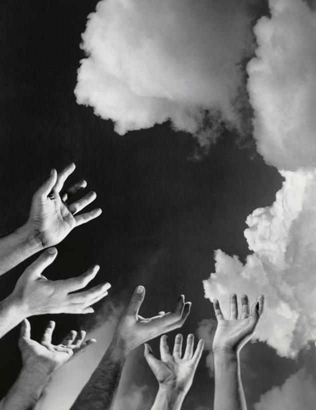 成年人,手,三个人,人群,竖图,室外,特写,贪欲,伸展,云,伸手,人体,摄影,部分,成就,瞄准,渴望,男人,彩图