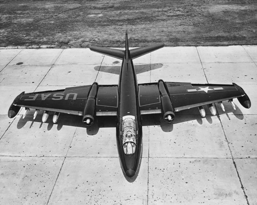 无人,横图,俯视,黑白,室外,白天,风,飞机,阴影,军事,高处,运输,角度,摄影,空军,停止,飞行器,战斗机,暂停,军用机,军事基地,停滞,高角度拍摄,美国空军