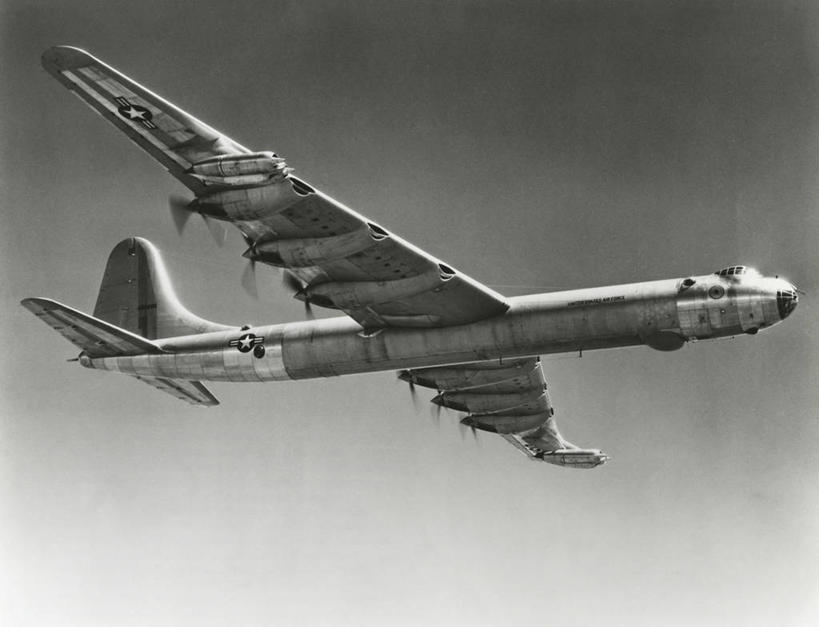 无人,横图,室外,白天,仰视,风,飞机,军事,飞,运输,角度,摄影,飞行器,战斗机,打斗,轰炸机,军用机,安诺拉盖伊轰炸机,彩图,低角度拍摄,爆炸物